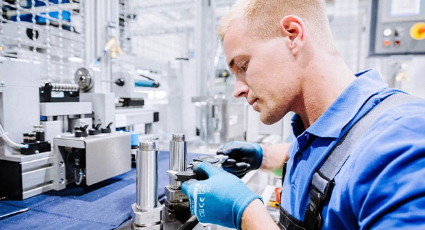 Characteristics and causes of grinding cracks in spherical roller bearings and preventive measures